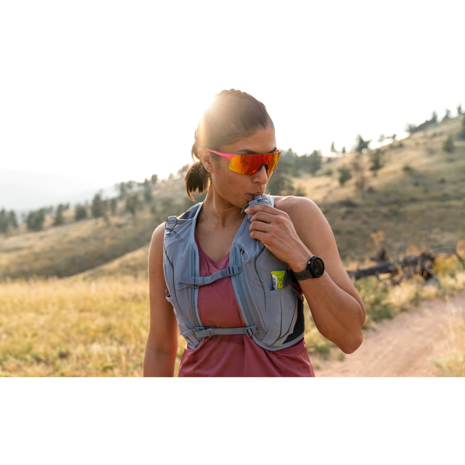 Osprey Dyna 6 Women's Running Backpack - Slate Grey 4 Osprey Dyna 6 Women's Running Backpack - Slate Grey - Image 4