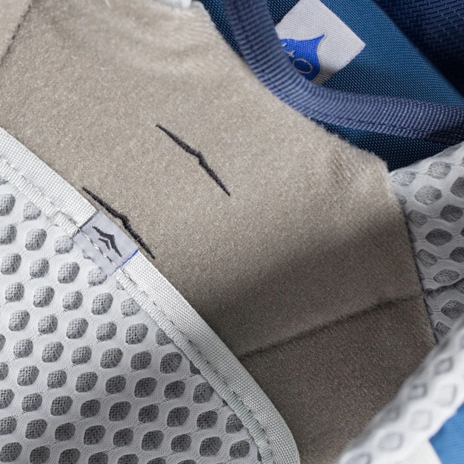 Osprey Stratos 26 Backpack - Smoke Grey 8 Osprey Stratos 26 Backpack - Smoke Grey - Image 8