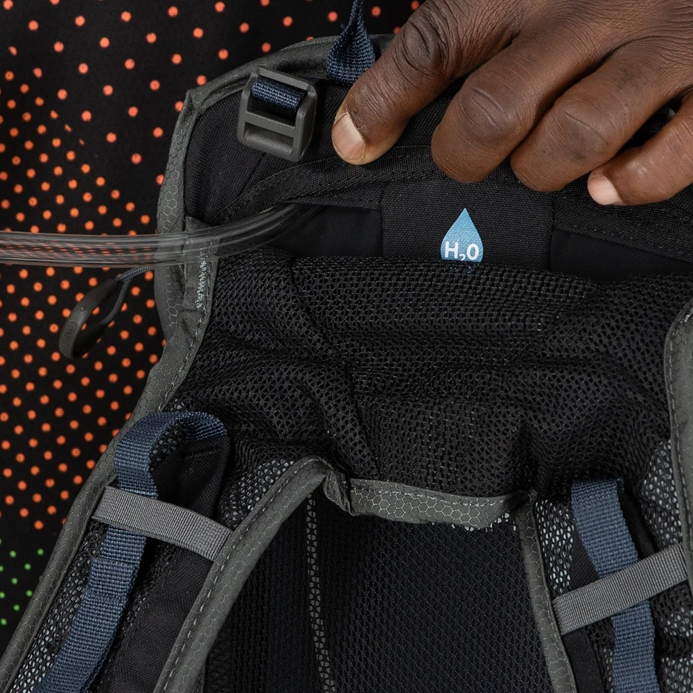 Osprey Syncro 20 Backpack - Black 10 Osprey Syncro 20 Backpack - Black - Image 10