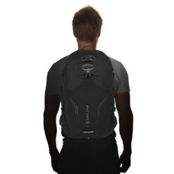 Osprey Syncro 20 Backpack - Wolf Grey -Osprey syncro 20 pack on body web 827567